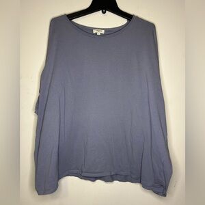 Umgee Blue top with Puff Sleeves. Womens Large.